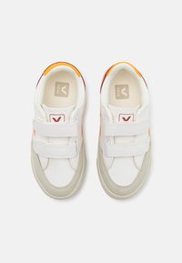 Veja SMALL V-12 UNISEX - Sneakers basse - extra white/rouille