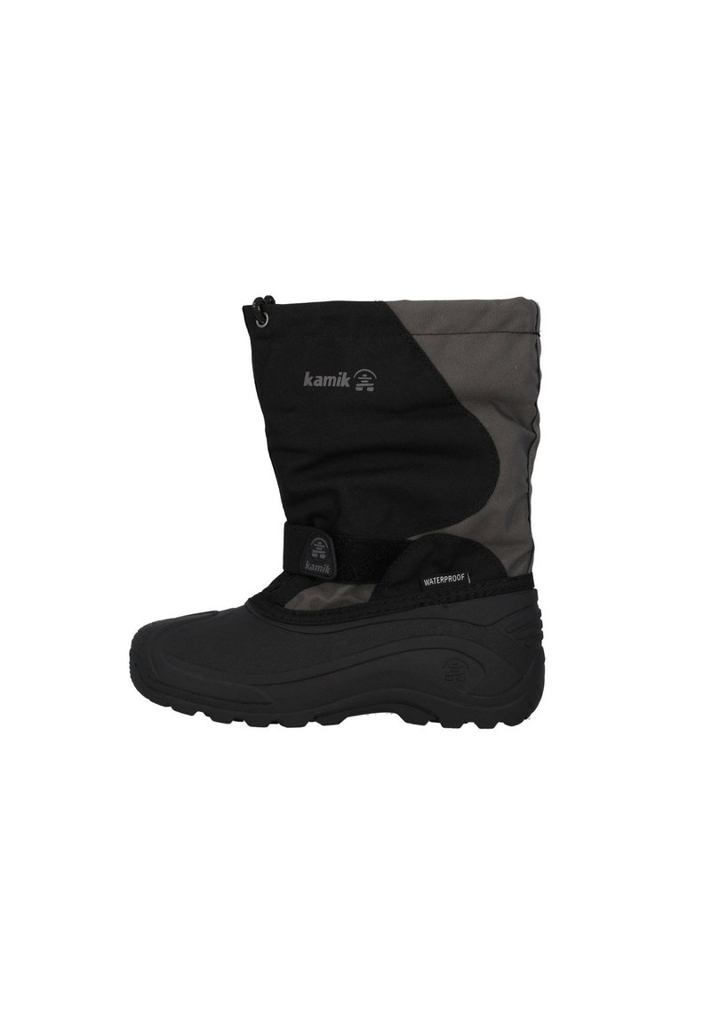 Botas negras impermeables con una sección inferior texturizada y una parte superior gris. Presentan una correa y un detalle de logo, diseñadas para condiciones frías y húmedas.