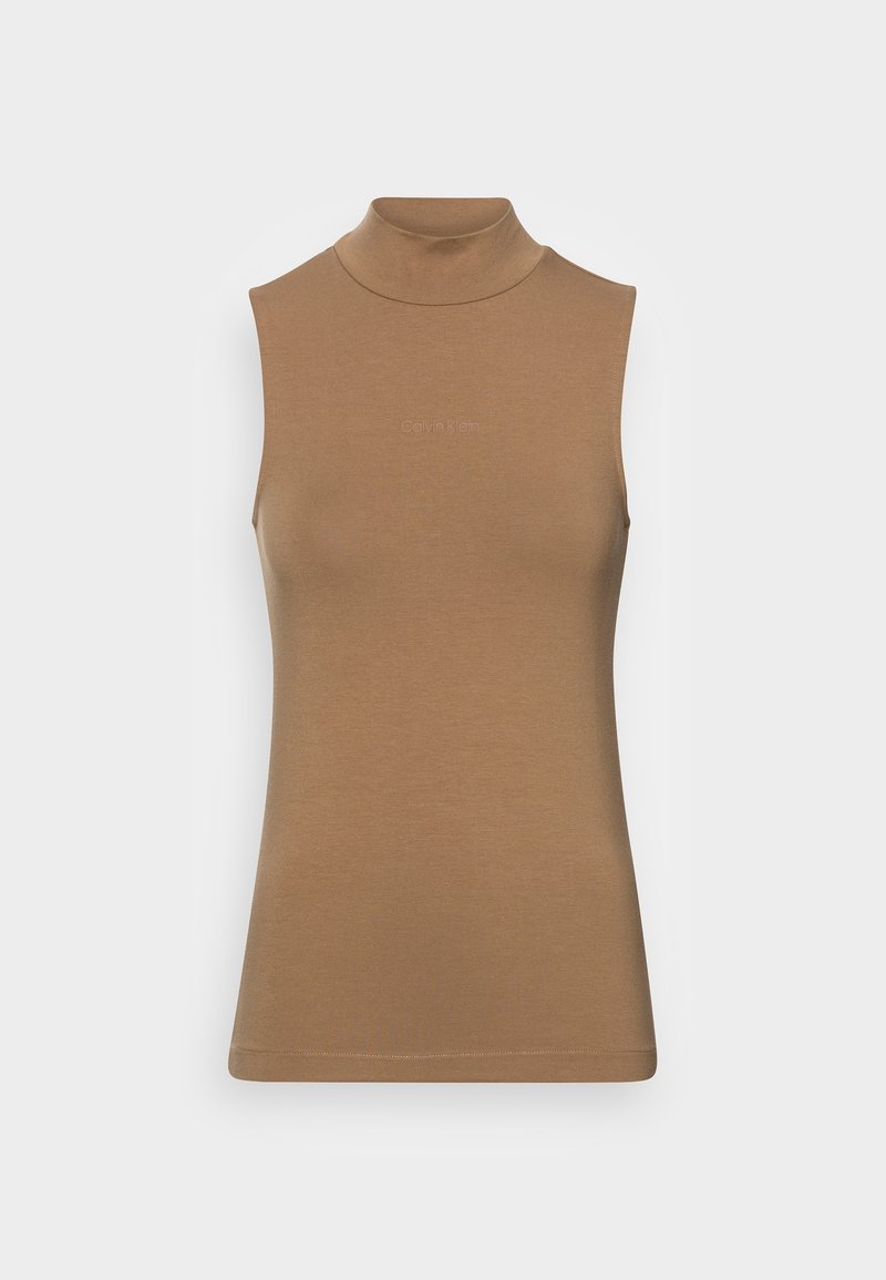 Top sin mangas de cuello alto en color marrón, confeccionado en una tela suave. Presenta un diseño ajustado con un acabado limpio y un logotipo discreto en la parte delantera.