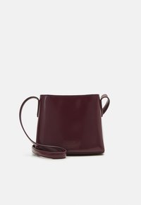 Wybrany, oxblood
