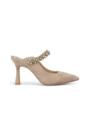 Décolleté in suede beige con punta affilata, cinturino decorato con gemme trasparenti e di colori chiari, e tacco sottile.