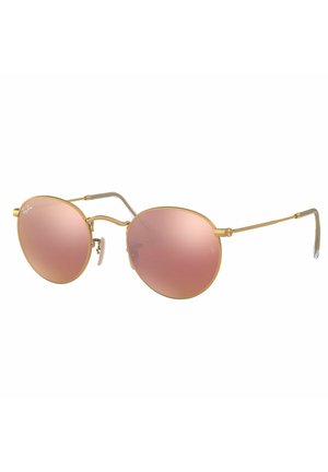 Occhiali da sole con montatura in metallo dorato, lenti rotonde a specchio rosa, con steli sottili e dettagli testurizzati lungo i bordi delle lenti.
