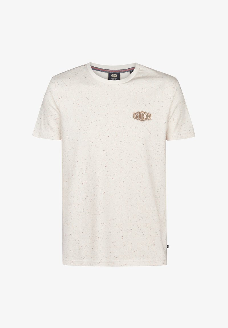 Lys beige t-shirt med en sprøjtet tekstur, korte ærmer, rund halsudskæring og et lille brunt logo på brystet.
