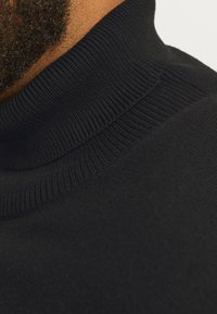 Jack & Jones JJEEMIL ROLL NECK - Pulóver - black