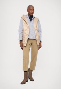 WEEKEND MaxMara FRUTTO - Brezrokavnik - beige