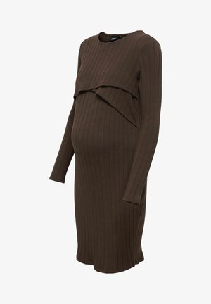 Bruine geribbelde zwangerschapsjurk met lange mouwen en gelaagd ontwerp aan de voorkant. Gemaakt van een zachte, rekbare stof. Strakke pasvorm.