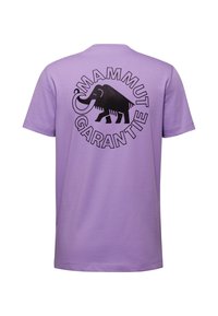 Fioletowy t-shirt z krótkim rękawem z czarnym wzorem mamuta oraz tekstem "GARANTIE" w okrągłym układzie na plecach. Gładka faktura materiału.