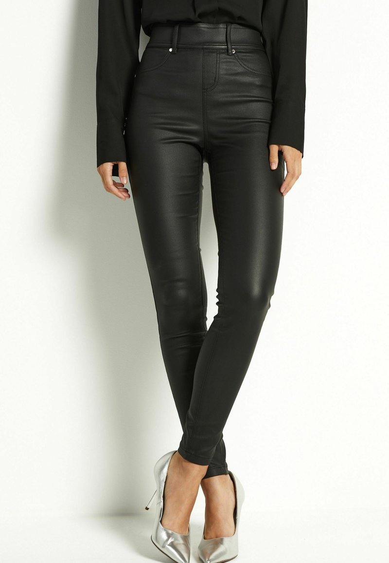 Next - SCULPT PULL-ON COATED LEGGINGS - Püksid - black, Suurenda