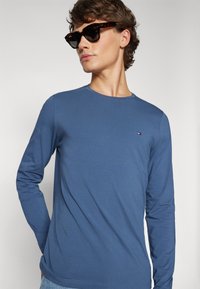 Tommy Hilfiger Hosszú ujjú felső - aegean sea