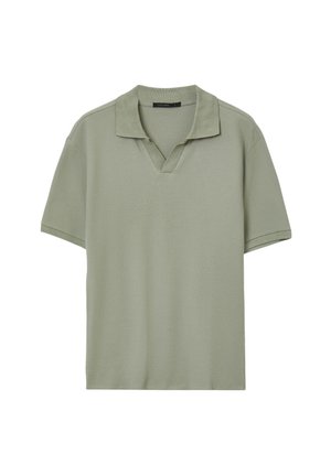 Polo shirt vert clair en tissu texturé, avec un col à patte de boutonnage partiale. Manches courtes et coupe décontractée.