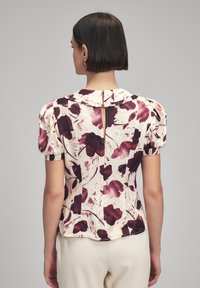 adL V NECK - Blouse - patterned vanilla