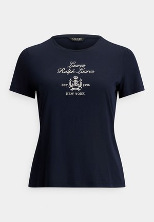 Tricou bleumarin din bumbac moale, cu decolteu rotund și mâneci scurte. Logo brodat alb pe partea din față.