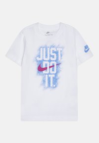 Nike Sportswear POWDER PLAY TEE - Tricou cu imprimeu - white