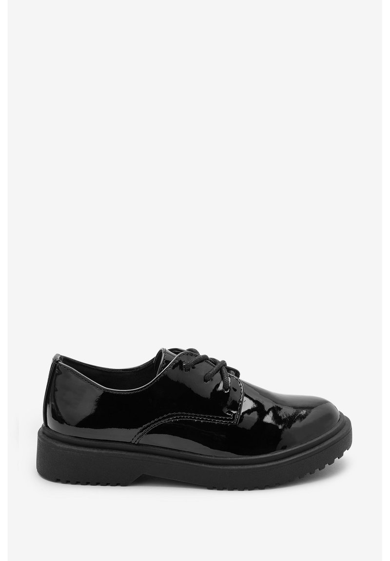 Chaussures en cuir verni noir avec bout rond, devant à lacets, semelle en caoutchouc épaisse et texture lisse et brillante. Conception légère.