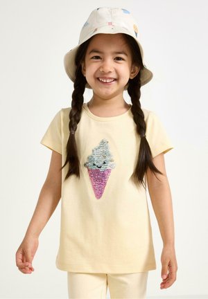 WITH REVERSIBLE SEQUINS  - T-shirt print - light dusty yellow