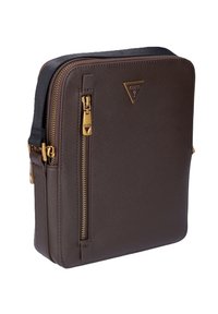 Borsa a tracolla sintetica marrone con dettagli in oro, chiusura con zip, superficie testurizzata e logo frontale. Forma rettangolare compatta.