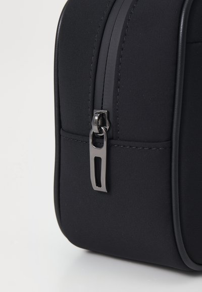 Emporio Armani Kosmetiktasche - black