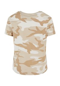 T-shirt mimetica color sabbia con collo rotondo e maniche corte. Realizzata in un tessuto morbido con una texture liscia e diverse fantasie beige.