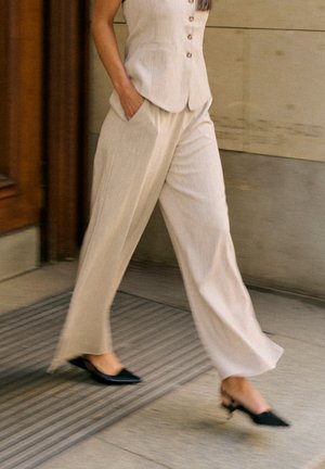 Kaffe KAOMILA PANTS - Broek - feather gray melange