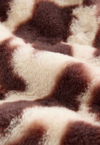 Next REGULAR FIT brązowy