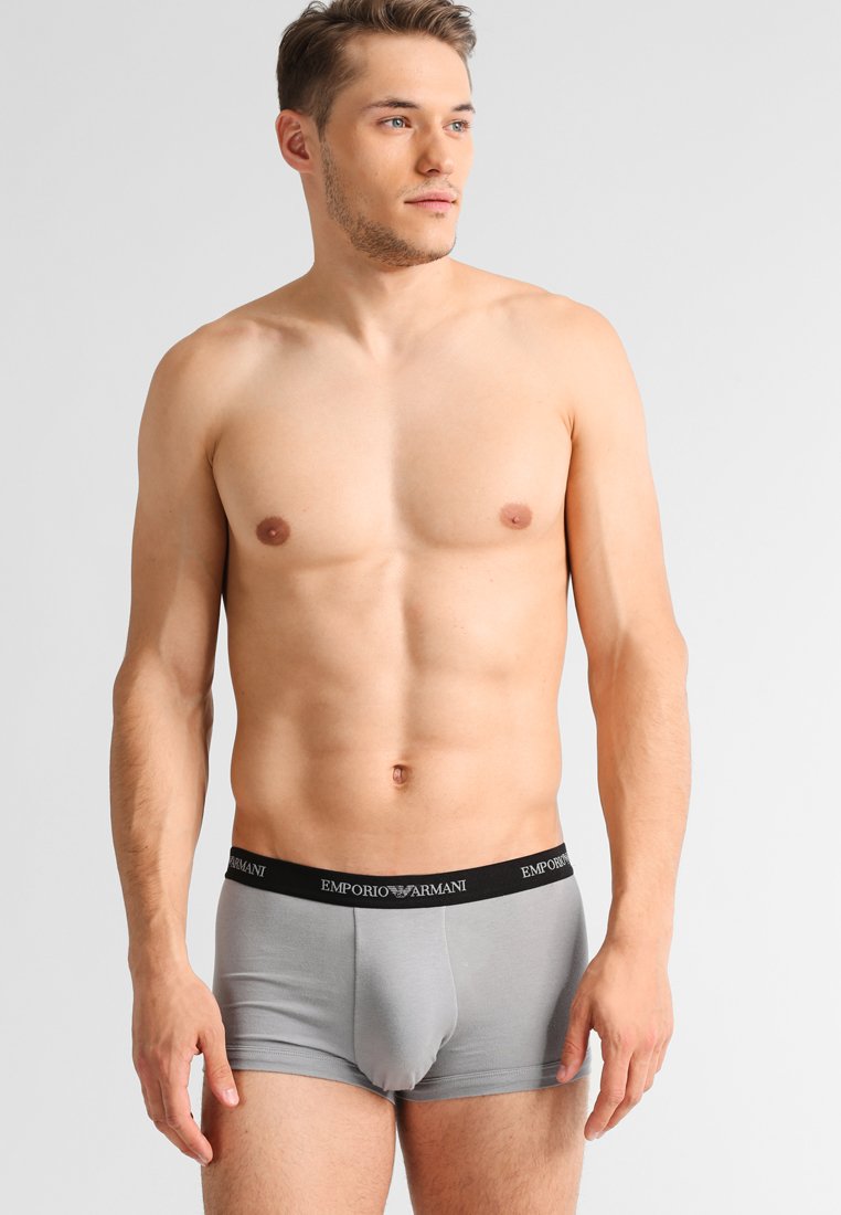 Boxeri scurți din bumbac gri cu un elastic negru Emporio Armani, având o textură netedă și un design conform.