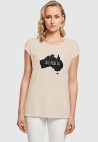Merchcode AUSTRALIA EXTENDED SHOULDER - T-Shirt print - whitesand