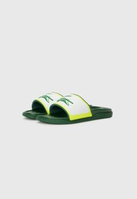 Lacoste SERVE - Pool slides - dark green/yellow