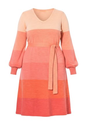 Knielanges Strickkleid mit langen Puffärmeln, V-Ausschnitt, farblich abgestimmt in Pfirsich-, Korallen- und Orangetönen, mit passendem Taillengürtel zum Binden.