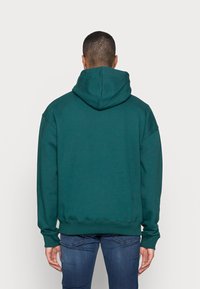 Pegador LOGO OVERSIZED  - Sweatshirt com capuz - pine green