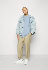 Tommy Hilfiger TEE - T-shirt básica - daybreak blue