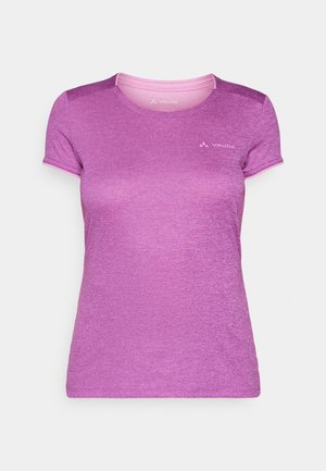 Kortebril paars T-shirt gemaakt van gestructureerde stof, met een ronde halslijn en een klein wit logo op de borst.