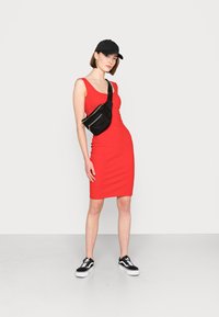 Even&Odd Vestido de malha - red