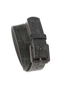 Cinturón negro texturizado con detalles de branding en relieve, hebilla de metal mate con lengüeta y un forro interior suave.