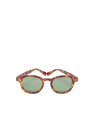 - Okulary przeciwsłoneczne