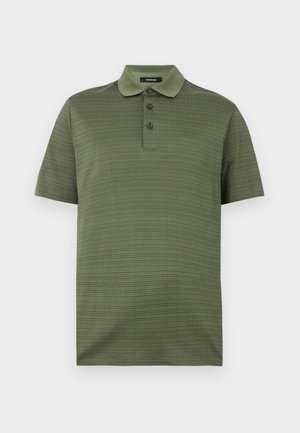 Tricou polo cu mâneci scurte, de culoare verde măsliniu, dintr-un material texturat, cu trei nasturi închisi la culoare pe placket, guler plat și tiv drept.