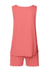 Top sin mangas de color coral con un diseño en capas, combinado con pantalones cortos a juego. Tejido suave con un acabado ligeramente texturizado. Bordes con forma de concha.