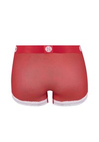 Boxers rouges avec une bordure blanche en bas, affichant un logo sur la taille. Tissu doux et extensible avec une texture lisse.