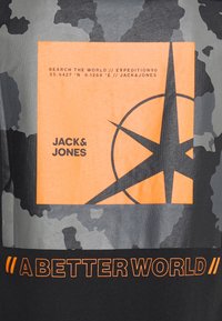 Jack & Jones JCOFILO  CREW NECK - Nyomott mintás póló - black