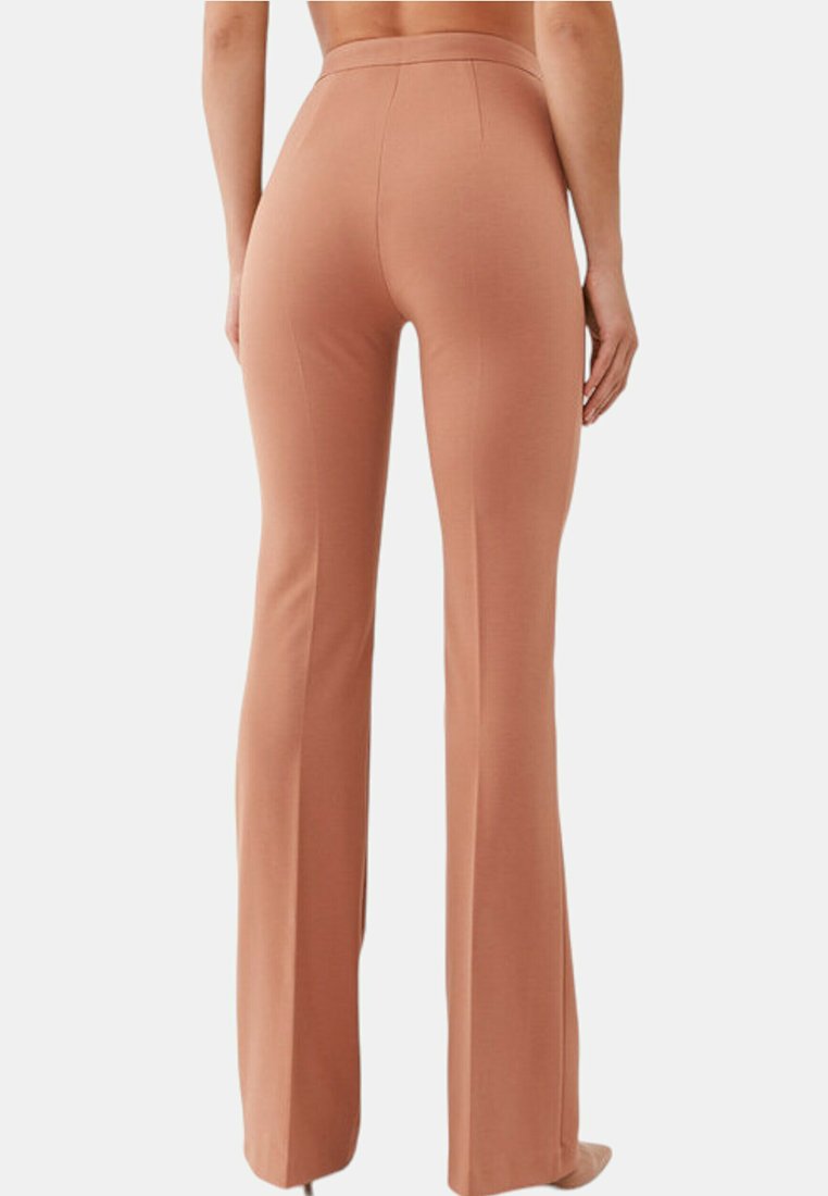 Ausgestellte Hosen in einem verblassten Rosaton, aus glattem Stoff gefertigt. Sie verfügen über einen hohen Bund und dezente Nähte auf der Rückseite für einen figurbetonten Look.