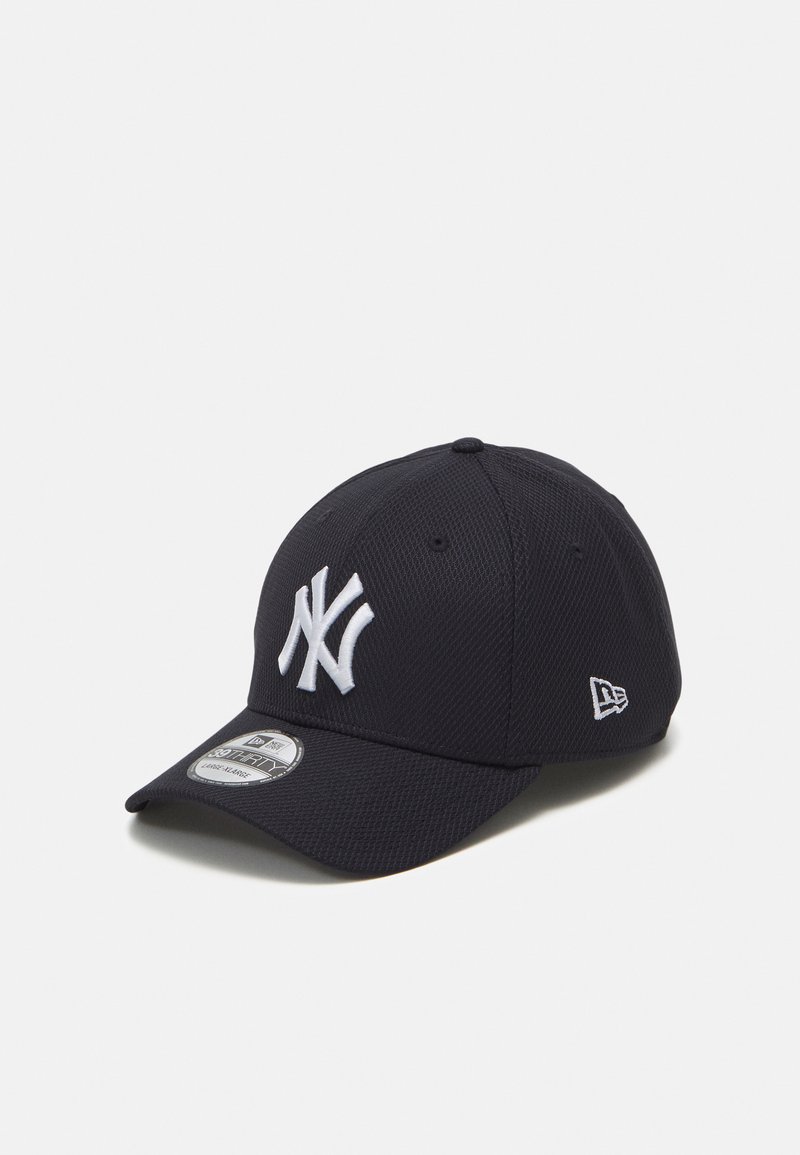 Marineblaue Baseballmütze mit weißem gesticktem "NY"-Logo, strukturiertem Stoff, gebogenem Schirm und einem New Era-Abzeichen auf der linken Vorderseite.