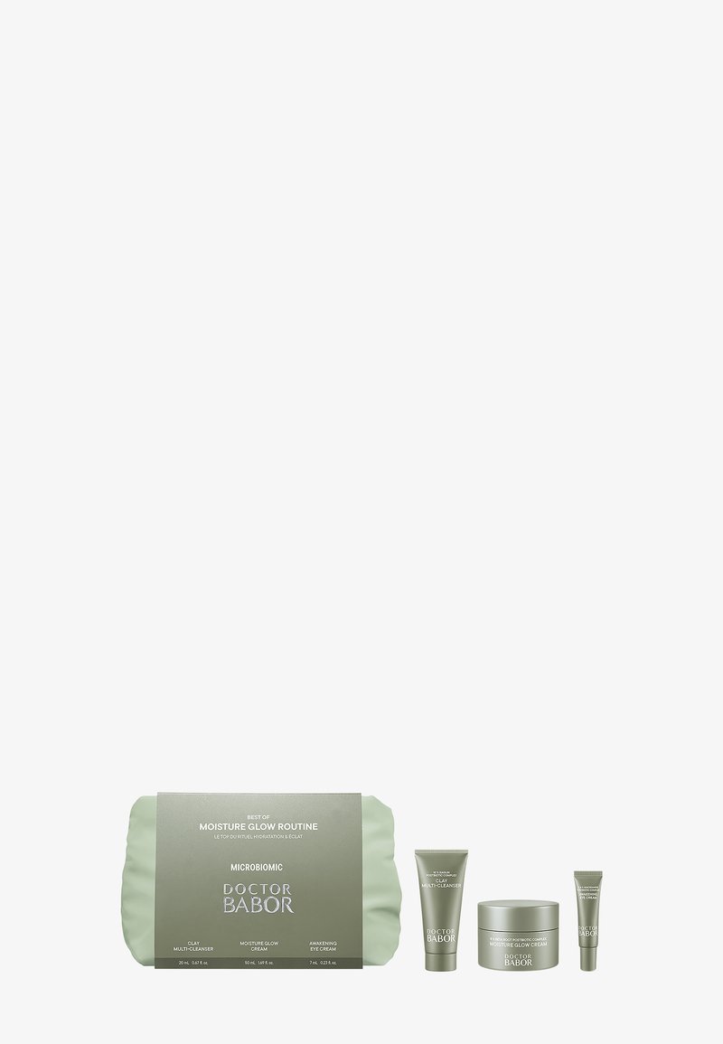Ensemble de soins de la peau Doctor Babor avec nettoyant polyvalent à l'argile, crème éclat hydratante et crème réveil pour les yeux, présenté dans un emballage vert minimaliste.