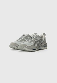 ASICS SportStyle GEL NYC UNISEX - Sneakers low - cement grey/clay grey