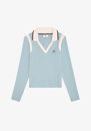 Ljusblå långärmad polo med v-ringning, cremefärgade detaljer på kragen och axlarna, burgundy kant på kragen, och en liten logotyp på bröstet.