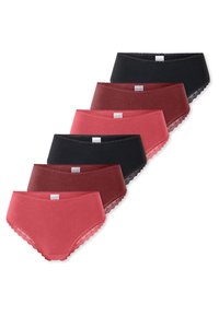 Sept paires de culottes pour femmes dans différentes teintes : deux noires, trois roses/rouges, avec de la dentelle le long de la taille et des ouvertures de jambes pour plus de détail.
