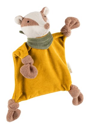 Doudou en peluche douce pour bébé en forme d'un animal marron et blanc portant une écharpe verte et un corps de couverture jaune moutarde avec des coins noués.