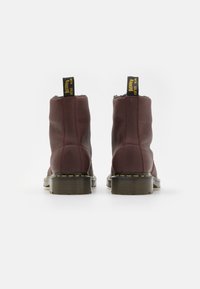 Dr. Martens Kotníkové boty na platformě - dark red