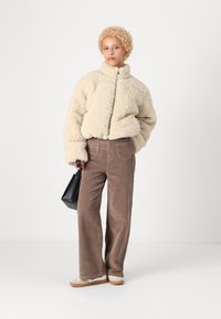 Vero Moda Petite VMLOUISA  beżowy