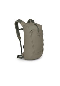 Mochila Osprey Daylite en verde oliva, fabricada con material duradero. Cuenta con un bolsillo frontal con cremallera, correas ajustables y detalles de malla.
