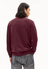 ARMEDANGELS GAARDO - Strickpullover - cranberry juice