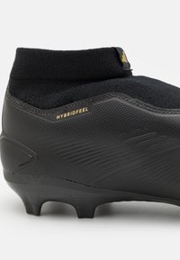 adidas Performance PREDATOR LEAGUE LACELESS FG - Botines de fútbol para terreno firme - core black/carbon/gold metallic